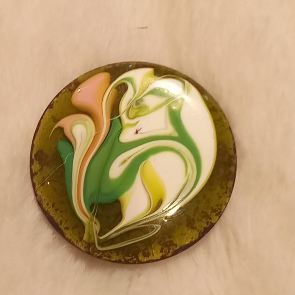 Vintage resin round green brooch